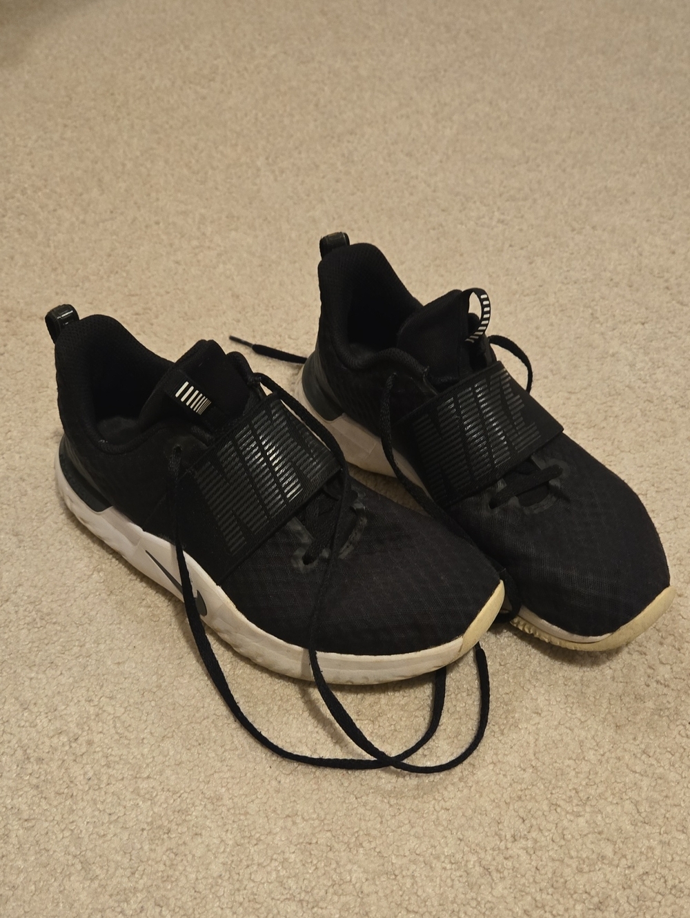 Nike Women's Size 8 Black Sneakers